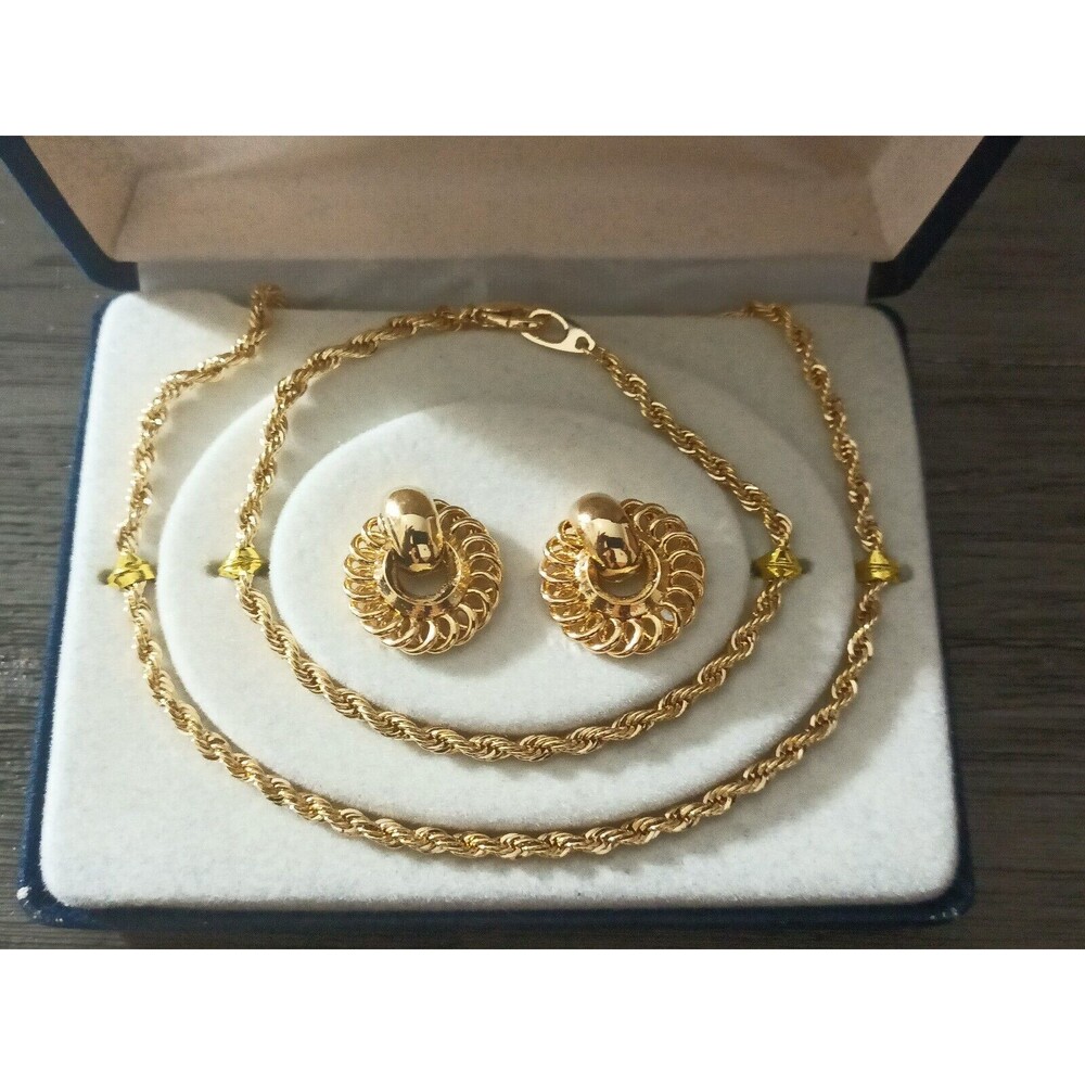 Gold Tone Vintage Rope Chain Bracelet Post Earrings Set In Original Box